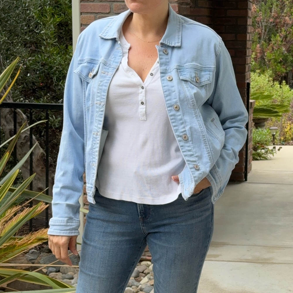 Cute light wash denim jacket